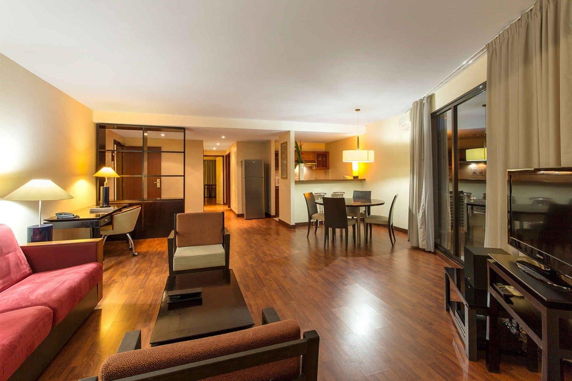 Ramada Hotel & Suites By Wyndham Noumea Exterior photo